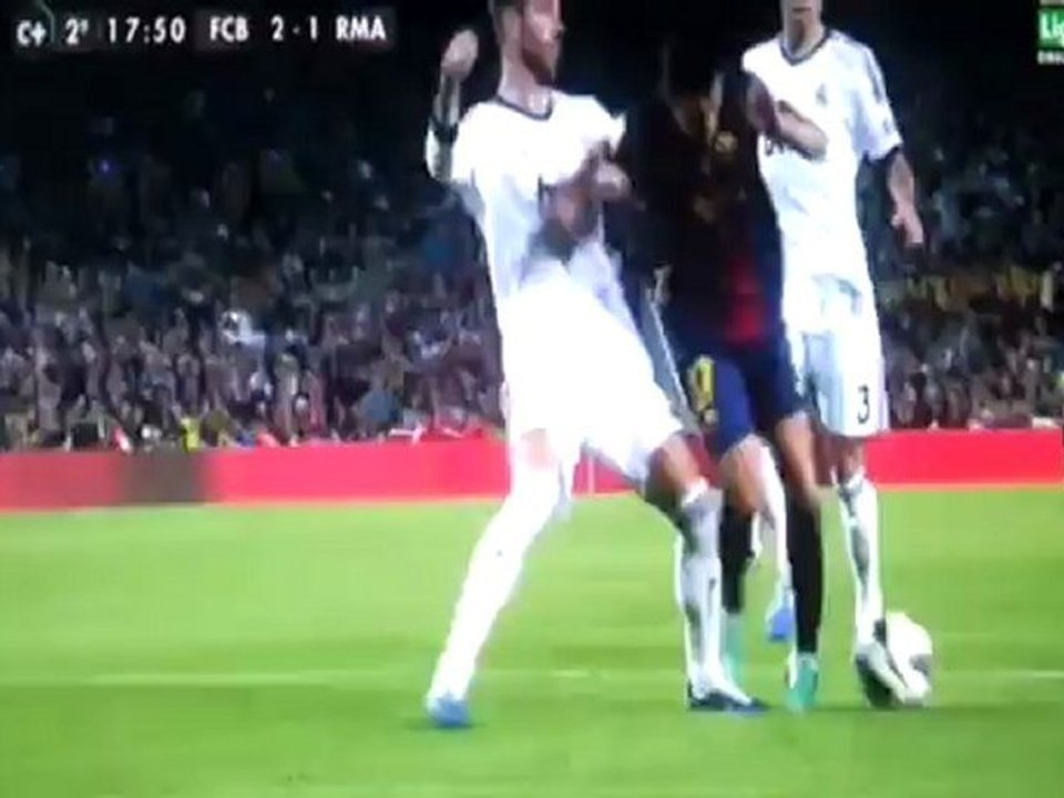 Penalti de Ramos a Pedro