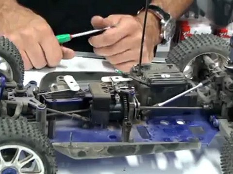 DEMONTAGE D'UNE VOITURE THERMIQUE MODELISME RC