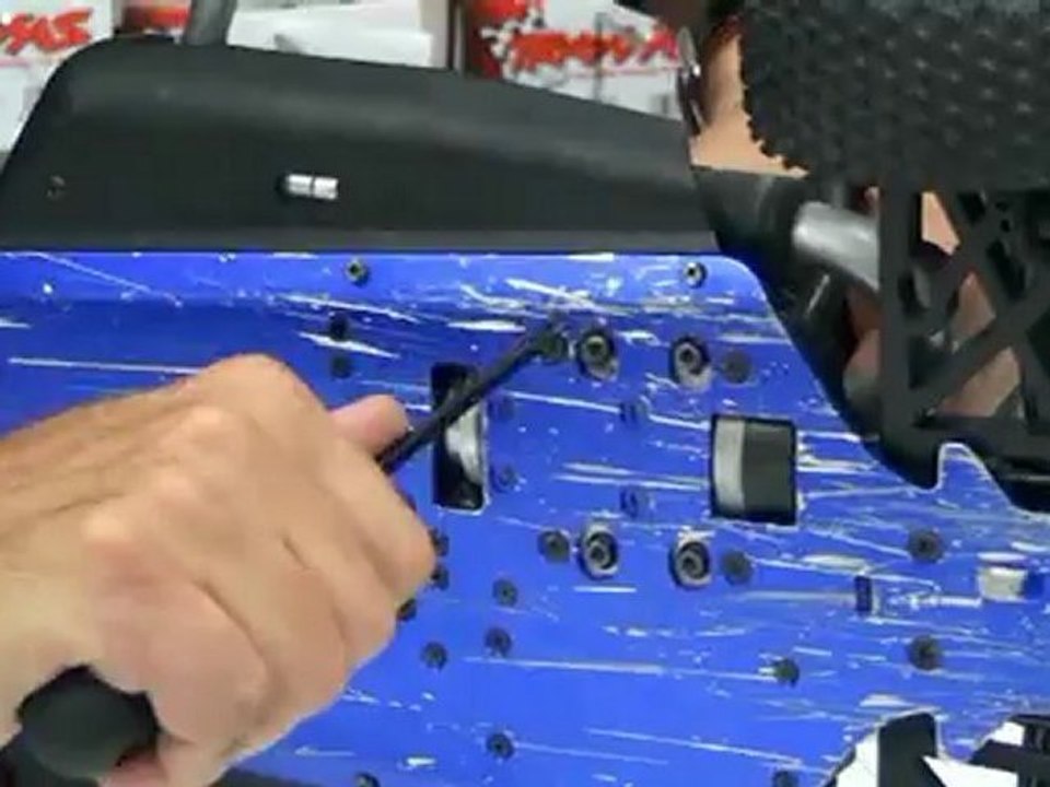 REMONTAGE D'UNE VOITURE THERMIQUE MODELISME RC