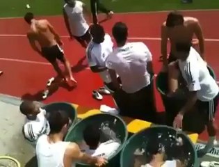 Beşiktaşlı oyunculardan ilginç serinleme yöntemi