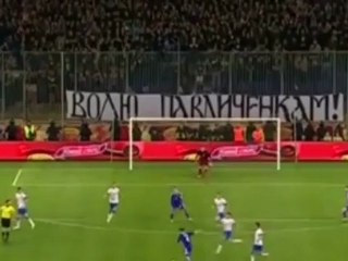 Golazo desde 25 metros de Miguel Veloso