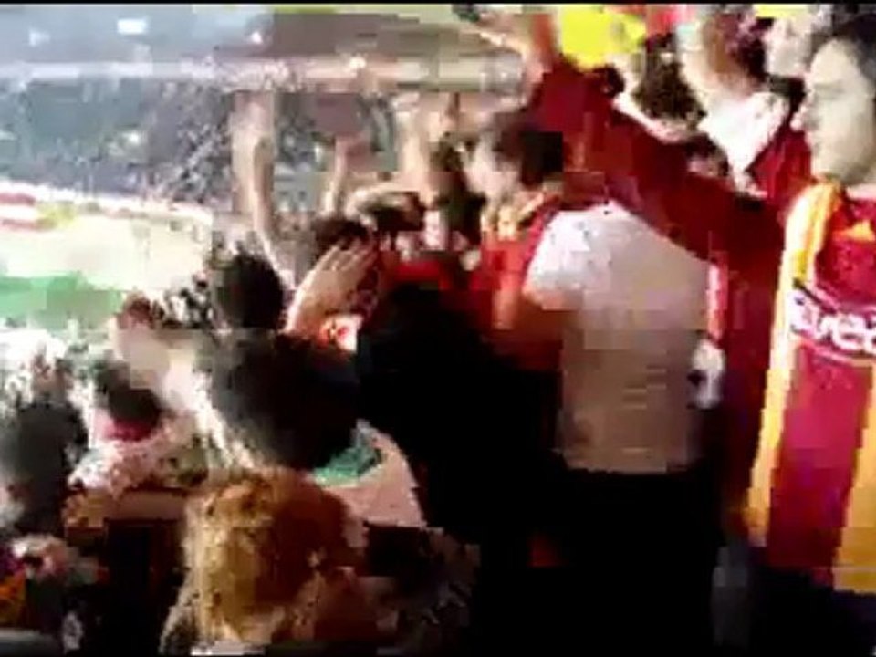 2008-2009 Galatasaray - İstanbulBB  Milyonlarca Taraftarın Yanyana