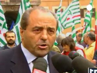 Berlusconi "non mi ricandido", pressing su Monti