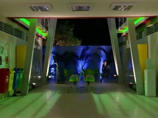 Dinho e Lia perseguem Gil pelo colégio