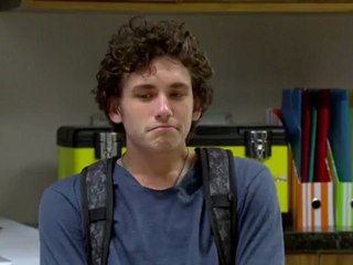 Lia e Dinho percebem que têm muito em comum