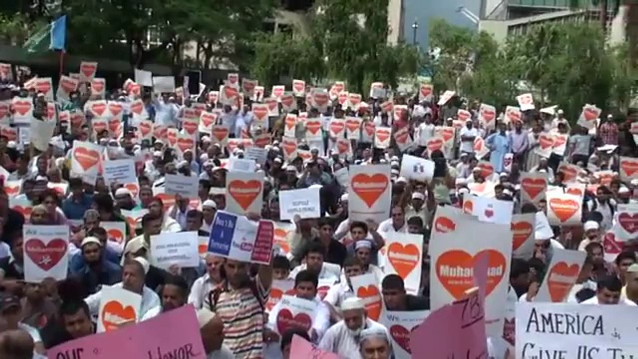 Beautiful Recitation by Imam Shoib Saheb at Protest in Hong Kong