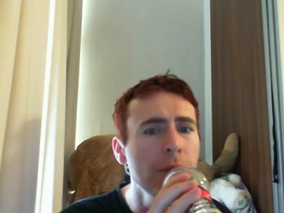 Wiwi égratigne "estrechez de corazon" de Los Prisioneros