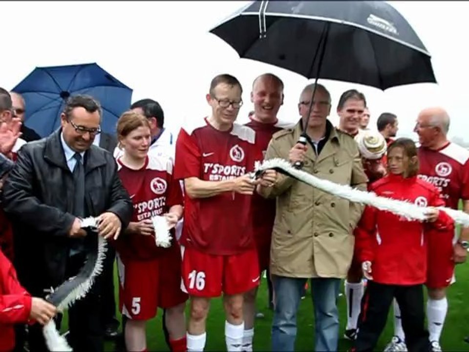 Match entre élus sur le terrain synthétique d'Estaires