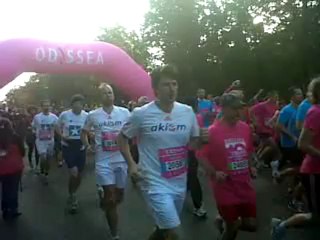 Odysséa Paris du 7 octobre 2012 - Courir marcher contre le cancer du sein! Le départ de la vague rose by Ronald Tintin