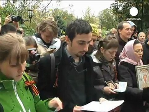 Freed Pussy Riot member reunited with father