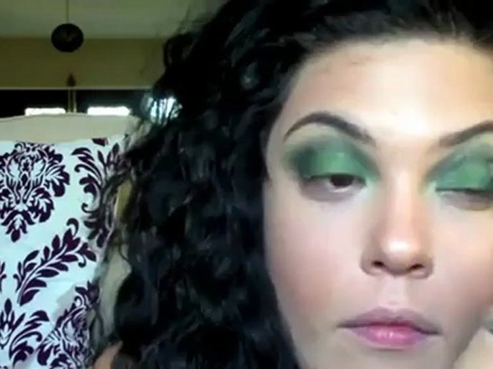 Yeşil Dumanli Goz Makyaji