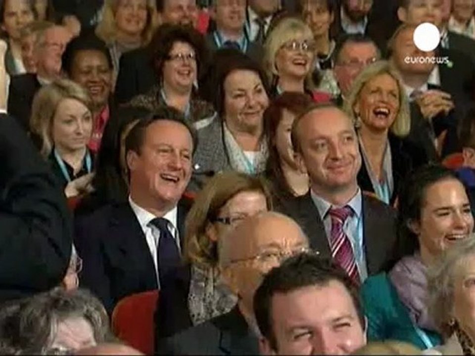 Cameron: "Gran Bretagna si prepari a decisioni dolorose...