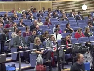 UE pide a Serbia mejorar las relaciones con Kosovo