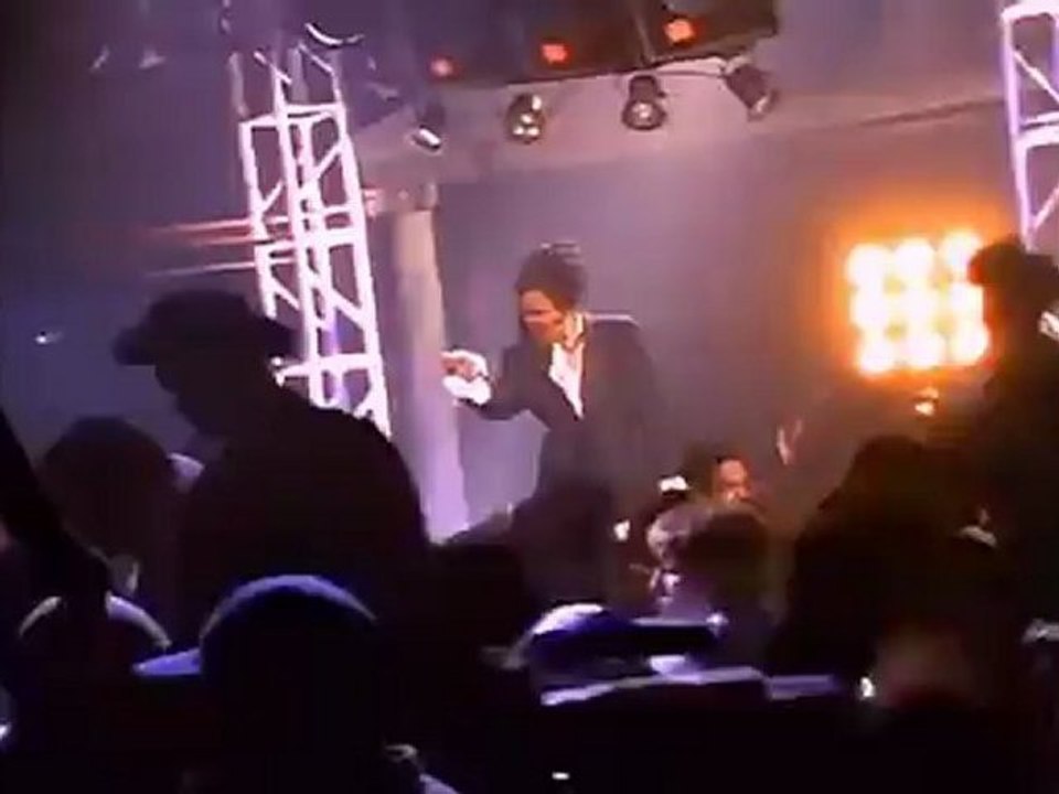 Hardwell & Chuckie - Show Me Move It 2 The Drum (Hardwell Sensation Mash Up)