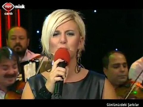 Ayşe İnak Ekiz-Leyla Bir Özge Candır