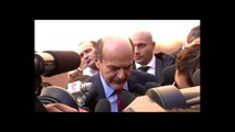 Bersani - Finché Berlusconi è in campo per la destra non c'è neanche il campo (10.10.12)