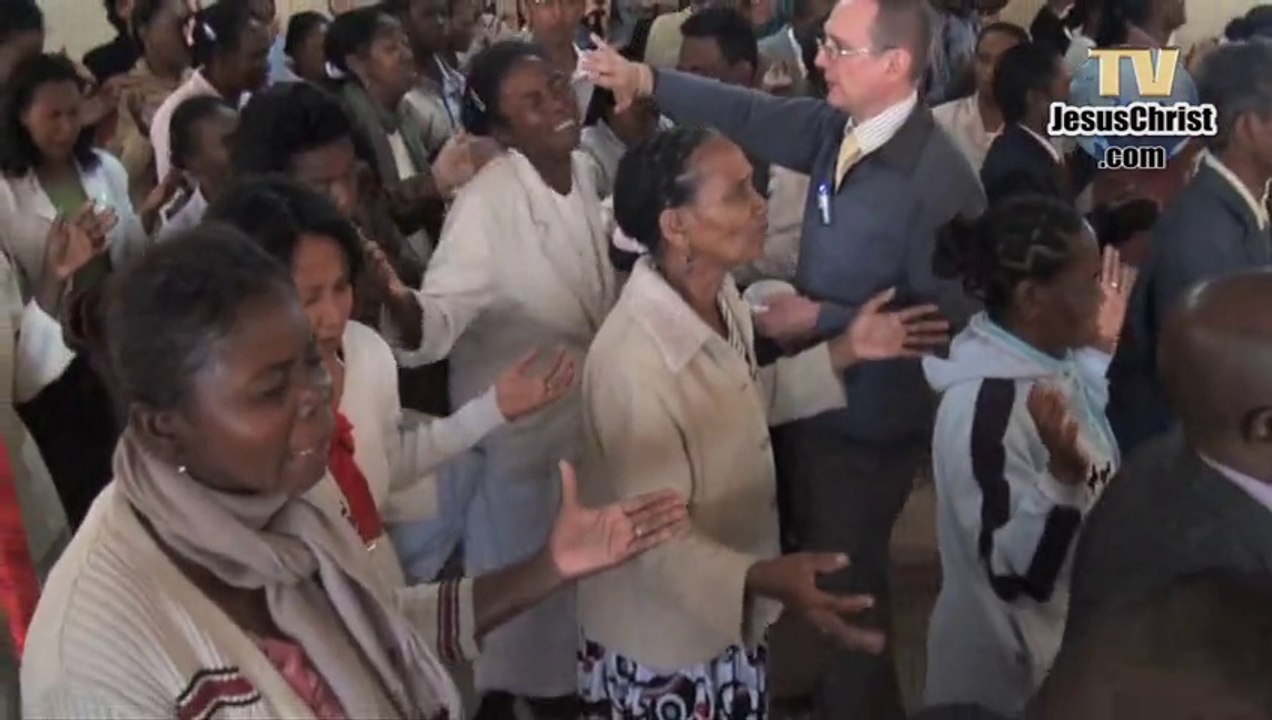 EXORCISME DE GROUPE EN DIRECT EN AFRIQUE - Exorciste Allan Rich