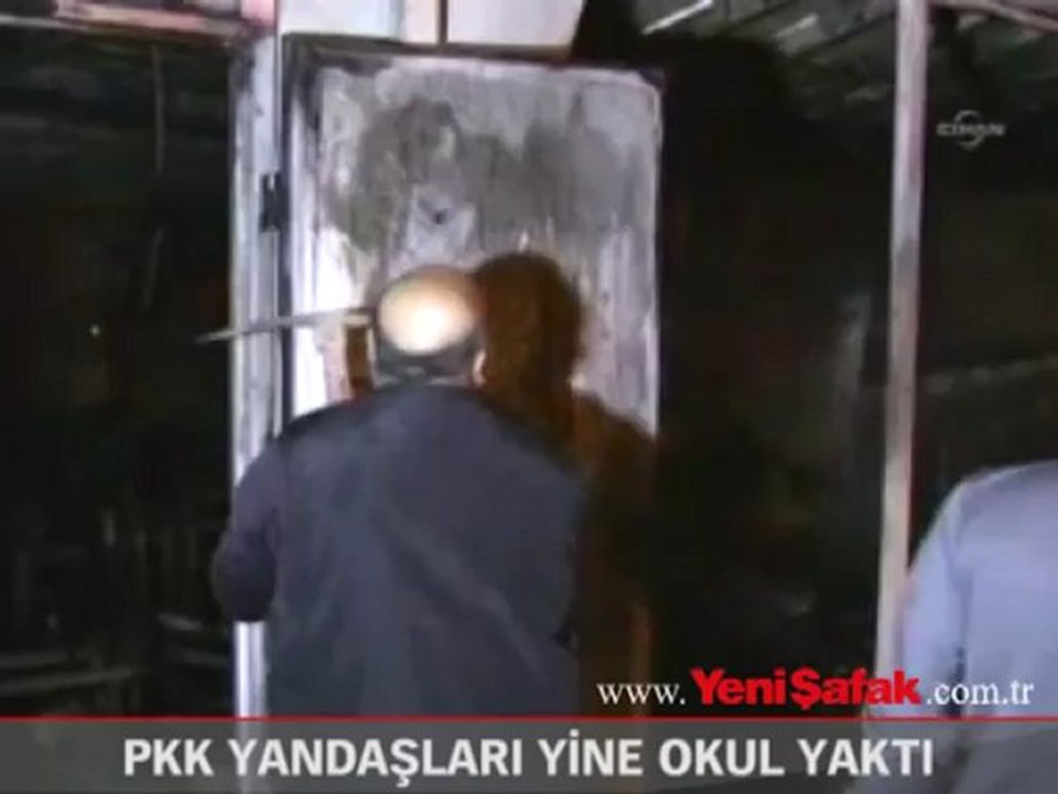 PKK yandaşları, depremzedelerin okuduğu konteynerleri yaktı