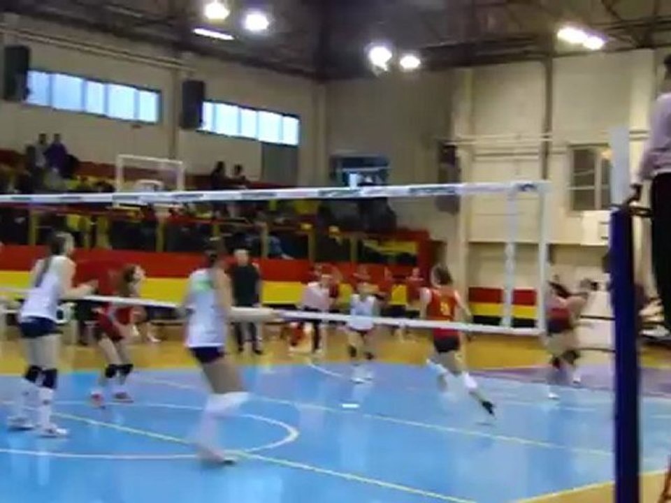 3 Ocak 2012 Fenerbahçe Universal - Yeşilyurt Maçı 1.Set Sonu