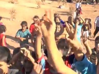 L'attente des civils à la frontière turco-syrienne