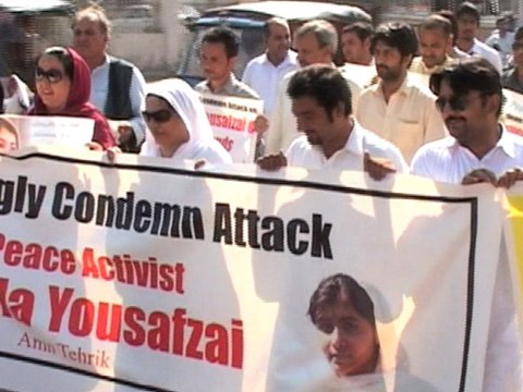 Pakistan : manifestations de soutien à Malala, l'adolescente attaquée par les talibans