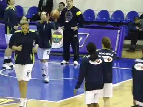 12 Şubat 2012 Fenerbahçe Ceyhan Belediyesi Maçı Devre Arası Isınma Cappie Pondexter