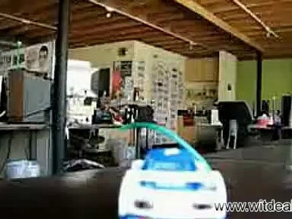 ラジコンヘリコプターとラジコンカーの戦い！
