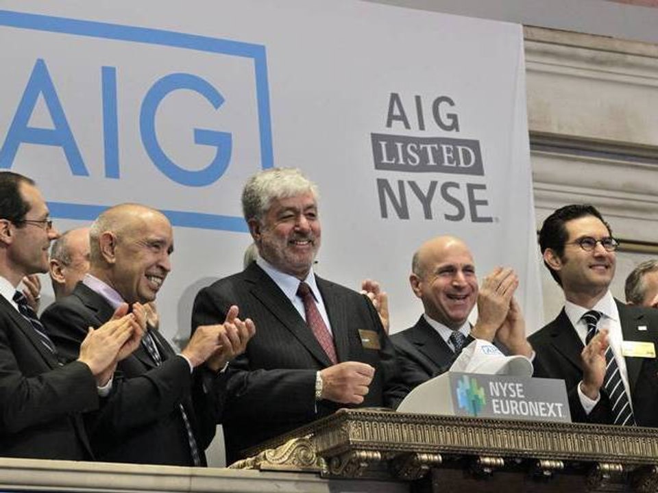 Wall Street Falls After Jobless Claims Data