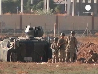 Ankara fait voler deux avions de chasse à la frontière...