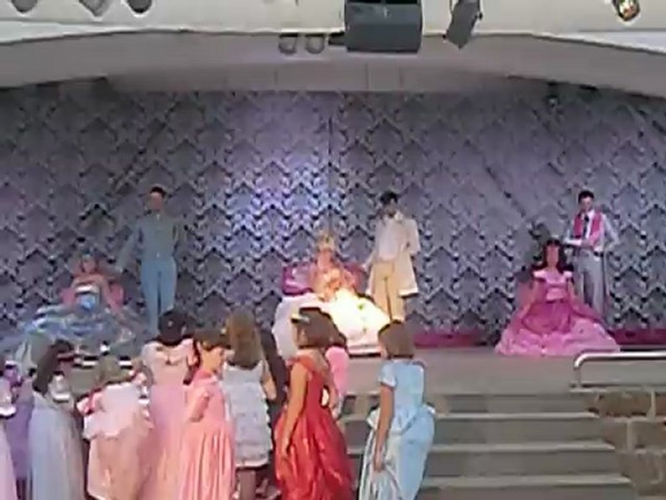BAILE DE LOS PRINCIPES Y PRINCESAS DE MARINA D OR