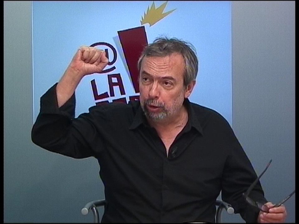 "Aphatie, couteau entre les dents..."