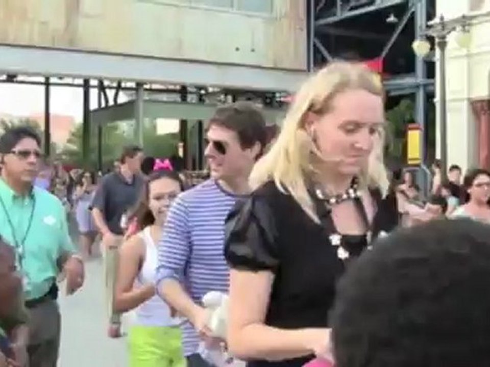 Celebrity Bytes: David Beckham Signs Up for TV Role with Matthew Perry