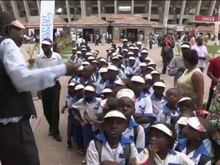 Abdou Diouf visite la classe numérique