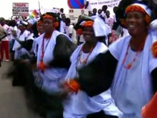 Hollande in Senegal, eyes new chapter in Franco-African relations