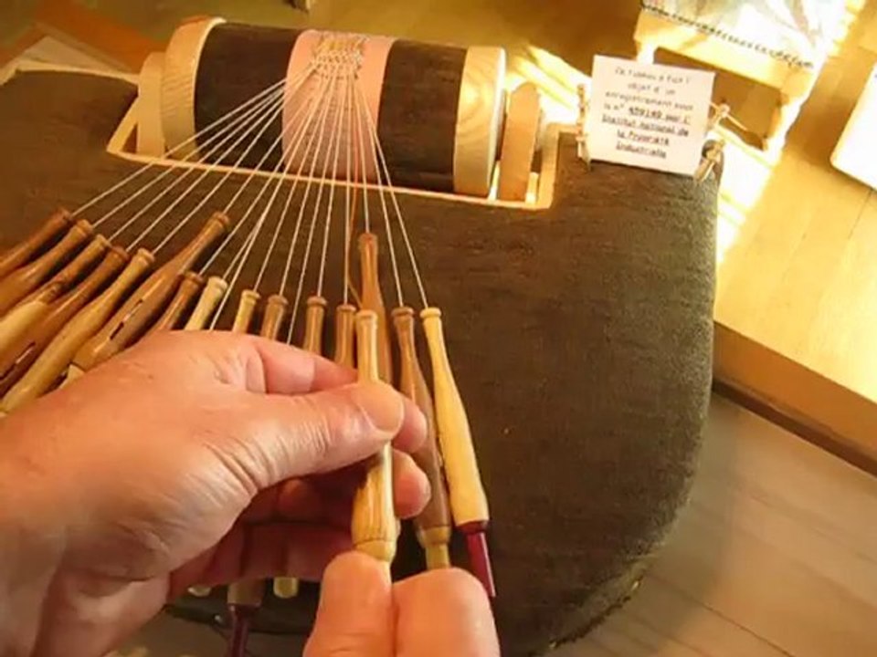 Fuseaux de dentelliéres à fil intérieur