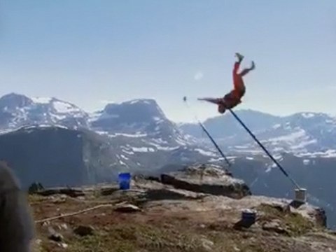 Il s’élance pour du base jump et frôle la mort