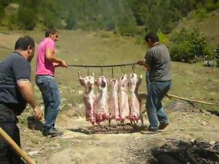 Kastamonu Azdavayın Valayda Kuyu Kebabı Asılış Aşaması