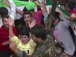 Sírios fazem manifestação em Aleppo