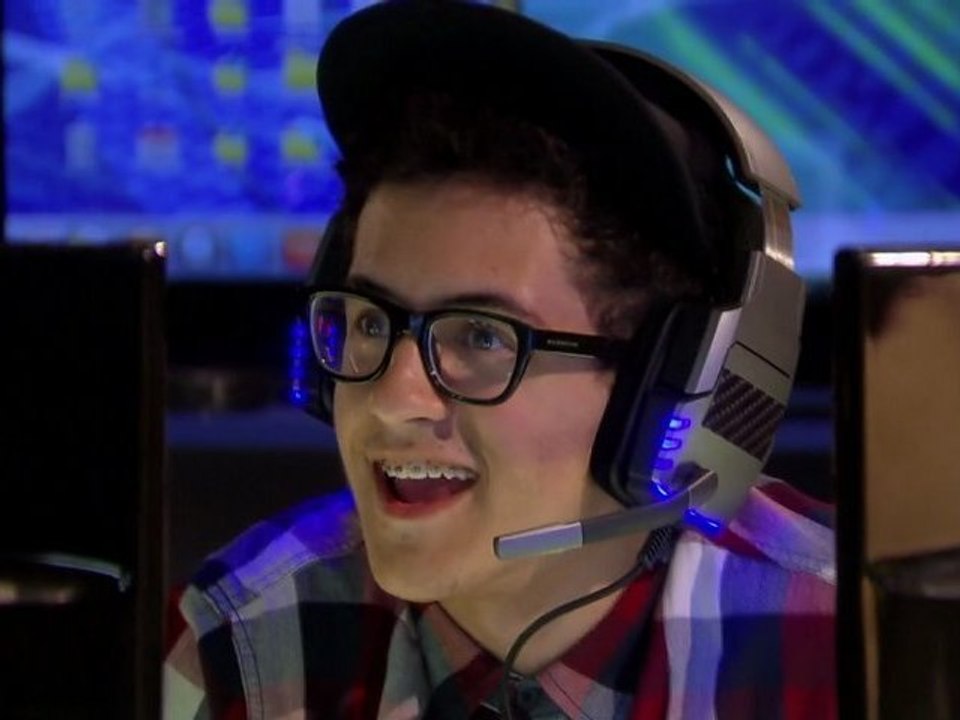 Orelha cria enquete sobre o que aconteceu entre Dinho e Lia