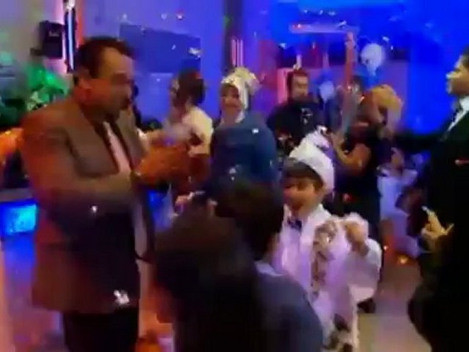 Paragraphs for Traditions - Berlin tries to regulate circumcision | People