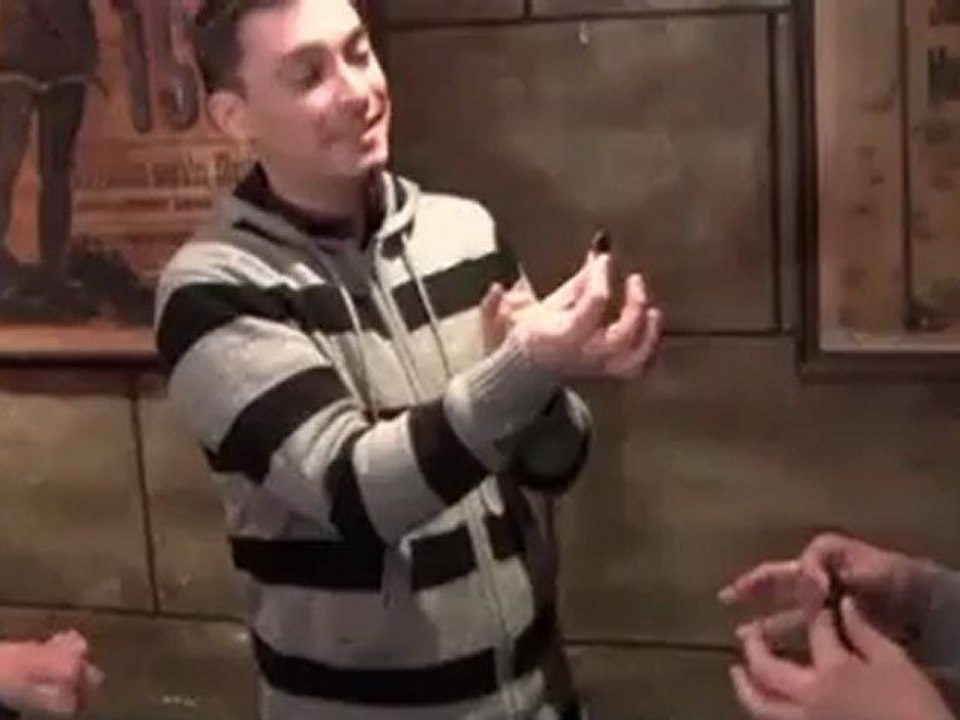 Signed (DVD and Gimmicks)  by Mariano Goni - Magic Trick