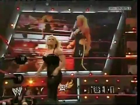 Beth Phoenix vs. Kelly Kelly - November 5, 2007.