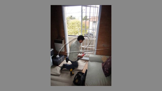 Cambio de abertura de madera por una puerta balcón de aluminio Módena eco-alum®