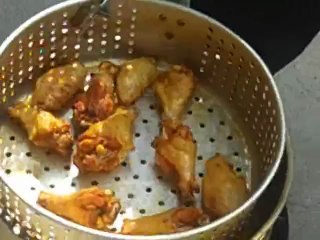 Frying Hot Wings with Bayou Classic’s Aluminum Fish Cooker