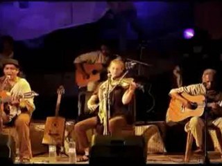 ERICK MANANA & JENNY - VONINKAZO ADALADALA  ( FEO GASY )