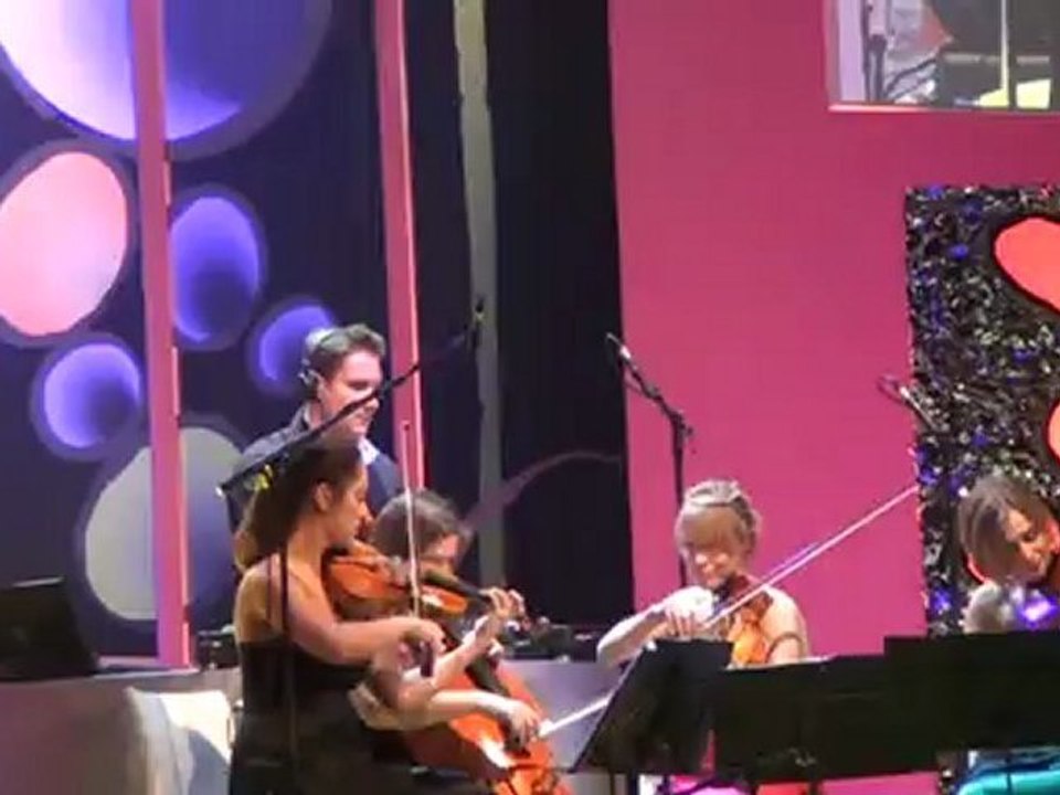 dj avec quatuor a corde