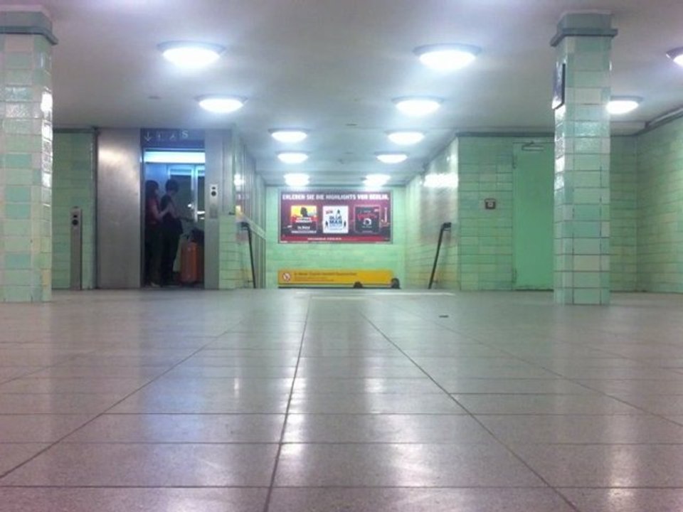 Record 1.05.2012, 14:46 – 14:53, Berlin: Brandenburger Tor station