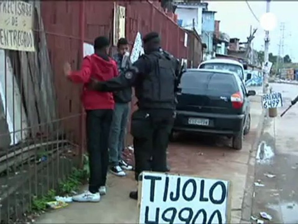 Brésil : la police reprend en main deux dangereuses...