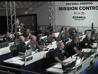 Felix Baumgartner, statosferden dünyaya rekor kırarak indi