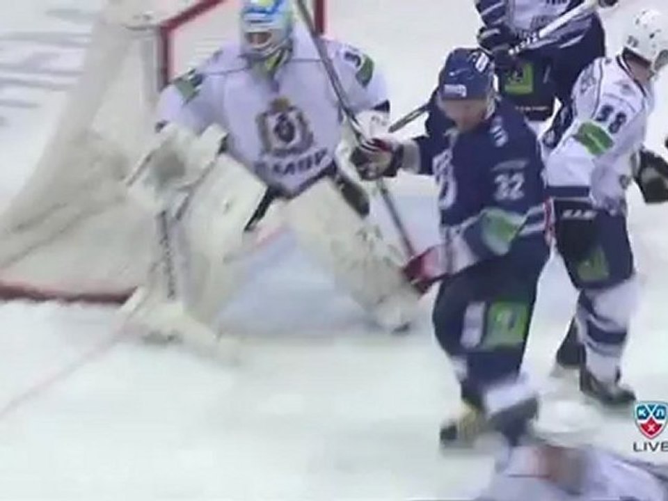Hockey. 2012.10.14. KHL 2012-13. RS. Dinamo Moskva - Amur. [rgfootball.net] 2й
